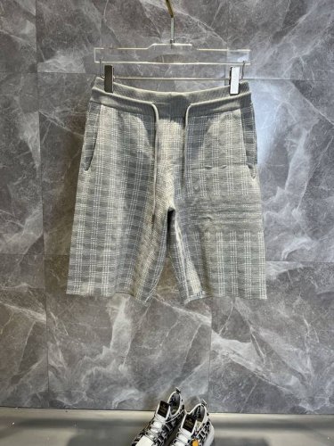 tb汤姆布朗 Thom Browne2025Ss新款针织短裤，定制面料采用威化布织法，提花针织工艺，版型紧致立体，4杠拼接，定制裤绳五金质感强，顺滑，上身舒适透