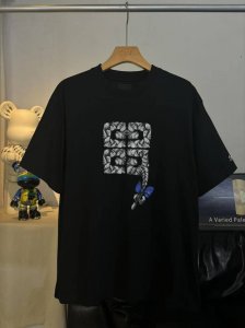 实拍图 顶级版本 #Givenchy#纪梵希.25Ss蝴蝶鞭子图案印花短袖T恤 面料采用定制Giv全棉双纱面料 克重260G 手感松软细腻扎实 舒适透气不易变形