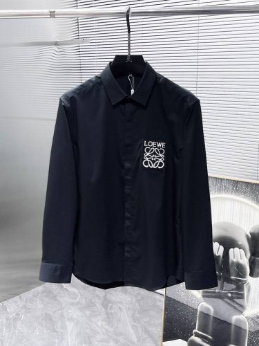 罗意威 Loewe 2025Ss新款长袖 衬衫 衬衣，高端版本！专柜定制面料 透气舒适度高，细节无可挑剔，品牌元素设计理念，体现高品质。手感细腻柔软！呈现休闲裁