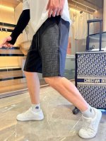 芬迪 三标齐全 2025夏季新款男士休闲短裤 高级定制面料透气面料 透气弹力舒适度极高 细节无可挑剔 顶级辅料配备 原版Logo设计理念 手感细腻柔软 上身版型
