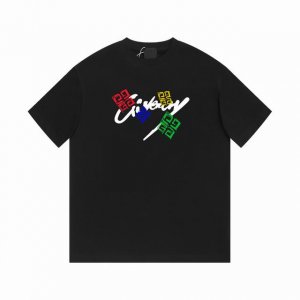 givenchy 纪梵希 印花字母短袖T恤 *定制280克全棉面料 面料柔软 亲肤舒适 *前幅压胶字母标识 *非常简约大气的一款 无论是上身舒适度都是无可比拟的