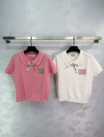 miu Mi*Polo领针织上衣 非常适合夏季穿搭，短袖设计，面料亲肤舒适，适合多种场合，搭配简单。2色3码Sml。T226B