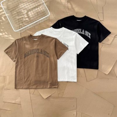 maison Margiela 马吉拉 弧形字母印花短袖 878 面料采用280G双纱爽滑棉，双纱的质感加上爽滑手感，面料整体重磅舒适，细节还原原版一比一 设计