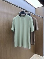 Zz 独家首发 25早春新款短袖 男士日常出门闭眼搭 高级定制面料短袖T恤 魅力在于创造了简约奢华感的时尚,随意搭配感受英式风格独特气质. 宽松的版型展现出休闲
