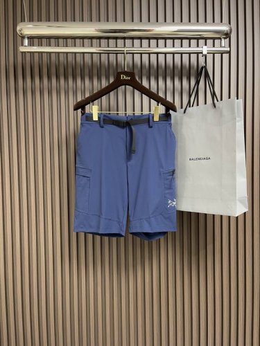 arc’Teryx 始祖鸟户外休闲通勤机能短裤它是可以被定义为一条‘皮肤裤’，防晒抗撕裂，整条裤子包括腰部全带弹力，让你切身体会到什么叫薄而不透，时刻保持干爽，
