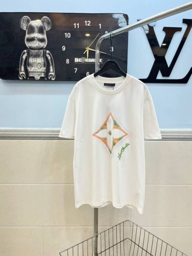款号146 Louis Vuitton Lv2025Ss刺绣印花圆领短袖 采用280 G纯棉双纱面料 上身舒适柔软 胸前采用刺绣印花双重工艺 整体高端立体 高版