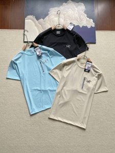 Arc‘Teryx 始祖鸟 经典动感冰肤速干纯色圆领T恤 无比舒服！带有丝滑冰涼的感觉！夏天最爱的面料！ 耐穿又抗皱免烫，手感软糯有肉感，着身有骨感。面料织造设