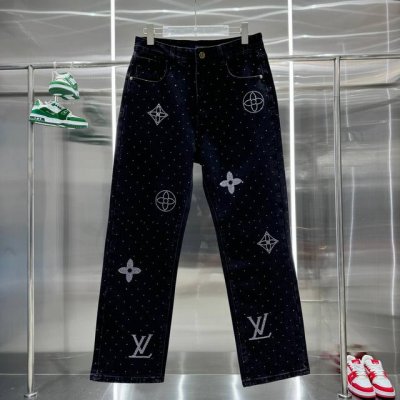 路易 Lv 老花字母Logo水晶镶钻彩钻满钻烫钻 烫钻字母设计 尽显施华洛世奇水钻的感角， 采用优质水洗面料 这款牛仔通体缀饰水晶，为整个廓形注入新鲜活力。颜色