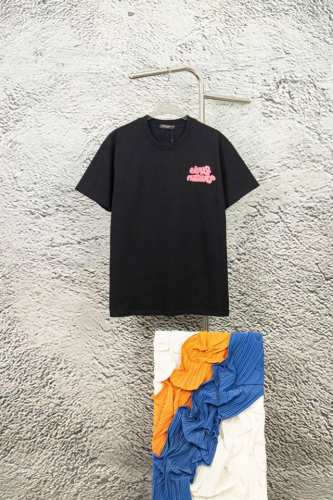 款号：Y127 Louis Vuitton路易威登新款刺绣短袖 料采用 %进口棉！高密度进口270克重面料 高温染色 后定而成！三标齐全 吊牌 吊粒 水洗 包装