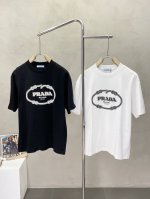 prada普拉达独家专供新款原单男士休闲短袖 高端定制 高端版本 时尚百搭爆款进口面料 手感超柔软细腻 穿着亲肤舒适 高端精品 代工厂p精细做工 上身非常赞 男