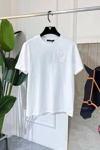 lv 2025Ss蛇年贺岁款春夏精品短袖T恤 官网同步 高端品质 定制顶级纯棉面料，顶级大厂1:1制作，时尚大牌重工艺Logo设计，手感柔软细腻 穿着亲肤舒适