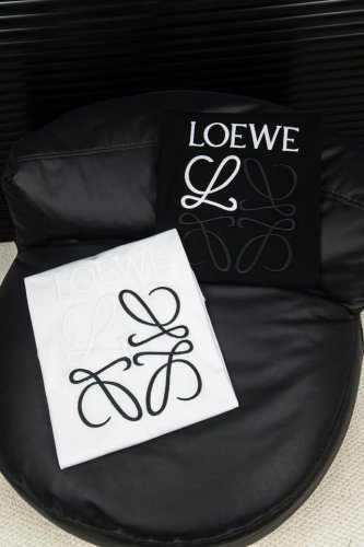 顶级版本-款号W39 罗意威L0Ewe 经典Logo绣花短袖T恤 采用240克双股双纱百分百棉手感舒适柔软 领口螺纹定染加厚 久穿不变形 三标齐全 专业大厂出品