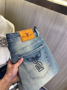 Ysl圣罗兰 2025Ss春夏新款男士牛仔裤 精选进口丹宁牛仔面料 重工环保洗水 手感柔和 兼备耐磨性 版型小直筒 微弹力显瘦修身 细节完美 五金辅料精选高等品