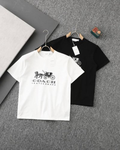 顶级复刻，区别通货 25Ss夏季新款蔻驰Coach 官网款重工刺绣马车男女同款情侣款短袖T恤 奥莱版本旗舰店官方在售大几百. 非常简单的一款T恤 上身简约大气