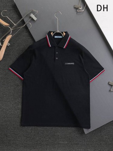 prada 普拉达 三角标 高版本 微宽版型S-Xl prada 25Ss春夏新品专柜款 超薄爆款 胸口字母红色胶条polo衫短袖T恤 休闲短袖 这款T恤融运动