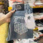 oc-757 Dior最新牛仔裤 驴家顶级用料超柔高棉水洗牛仔面料每一件水洗费用高达常规工艺三倍之多 触感极致细腻 质感非常好 全身简约大气设计 裤子后口袋采用