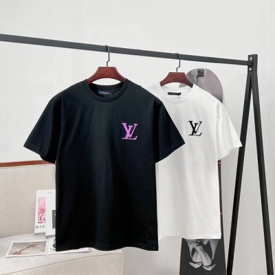 路易威登 Lv切割撞色Logo短袖T恤 电脑定位绣花手工切割剪裁工艺耗时重工 采用32S纯棉双纱平纹面料，克重260G，亲肤持久保型，配套350G螺纹同缸定染无
