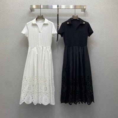 Va*25Ss 重工定位刺绣气质翻领金属扣点缀设计收腰连衣裙 配送腰带 高级面料 颜色:图片2色 面料 精纺刺绣棉面料 Smlxl