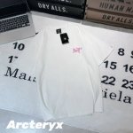 Arcteryx始祖鸟涂鸦格子印花短袖 男女同款 -面料：采用原版一比一面料。 -辅料：原版拆解开发，一比一定制的小标，领标，水洗，吊牌，五金等等。 -工艺：原