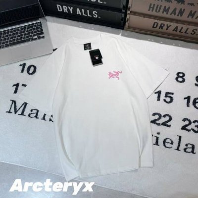 Arcteryx始祖鸟涂鸦格子印花短袖 男女同款 -面料：采用原版一比一面料。 -辅料：原版拆解开发，一比一定制的小标，领标，水洗，吊牌，五金等等。 -工艺：原