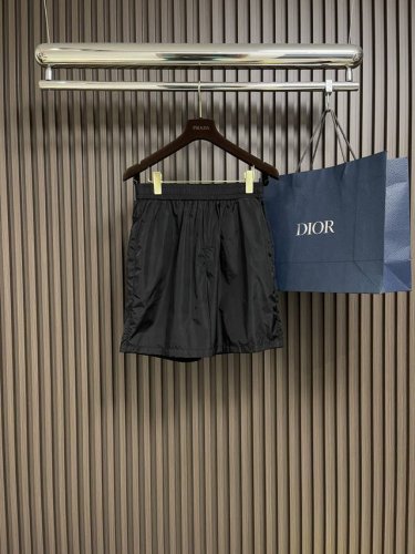 prada 2025Ss夏季新款男士休闲短裤，高级定制面料透气面料 透气弹力舒适度极高，细节无可挑剔，顶级辅料配备，原版Logo设计理念，手感细腻柔软！上身版型