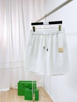 芬迪 男女同款毛圈五分裤克重320 材质:85%棉 15%聚酯纤维 设计有后口袋百搭单品，弹性松紧腰边抽绳束脚设计，手感柔软、保型性好、低弹丝的构造使裤身弹性恰
