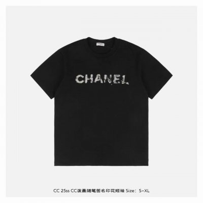 chanel 香奈儿 25Ss Cc泼墨随笔签名印花短袖 面料采用230克重精梳棉，定制32支1*1螺纹，成衣两遍水洗处理，面料舒适亲肤无异感，定制定染面料，纺