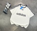 潮牌夏季新款Adidas三叶草三条纹印花球衣短袖T恤男女同款宽松半袖！插肩款的肩部设计运用三条杠元素！面料采用巴黎Zp定织定染全棉双纱！休闲运动都可以冲不挑总结