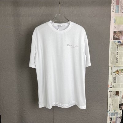 B05 dior迪奥 破洞 Logo男女同款短袖宽松T恤 官网一致 定制280克全棉面料 面料柔软 亲肤舒适 前幅压胶字母标识 非常简约大气的一款 无论是上身舒