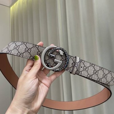 上新～Gucci这条皮带太绝了 宝子们，Gucci家这条皮带必须怒推！ 经典Gg图案帆布材质，复古韵味十足，标志性元素辨识度超高。双G金属扣头，质感无敌，精致工