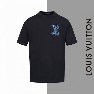 款号#Z8 Lv前后牛仔贴布刺绣大标圆领短袖 Louisvuitton官网一致款式 面料：32支双纱280克纯棉面料 同缸同色织染螺纹 颜色一致 工艺：激光切割