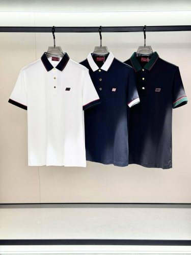 gucci 古奇，2025夏季最新款，专柜同步有售，原单狠货，时尚休闲圆领短袖T恤，上身很有特点！吸睛而有亮点，进口原版面料，顶级刺绣工艺字母图案装饰Logo，