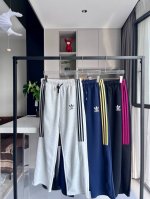 120 【三叶草三条杠卫裤】 阿迪达斯三叶草Adidas三条杠卫裤直筒裤阔腿裤休闲裤运动裤，高街潮流痞帅风 版型优秀 能衬托腿型 保持舒适的亲肤感而且不会臃肿