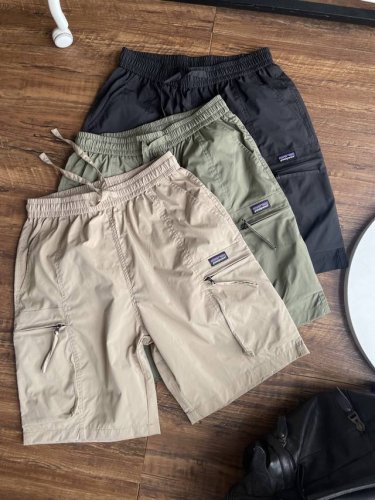 上新 patagonia巴塔哥尼亚25Ss新款工装大口袋夏季情侣款短裤。三色可选，上身帅气百搭不挑人，休闲运动均可驾驭，经典永不过时系列夏季绝佳出行穿搭必备单品