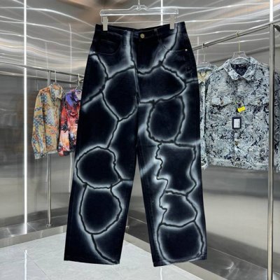 Lv 路易 25新品 涂鸦直喷牛仔裤！特定最新品牌皮标 重磅单品~私渠稀有臻品 客供五金辅料 进口客供定织牛仔棉布面料,时尚又个性 超级百搭好看的一款 人手必备