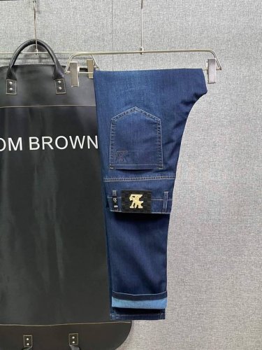 2025最新款. Lv 春夏新款男士牛仔裤、贴身舒适柔软。客供定织料，入手便知极具柔滑面料，手感柔软亲肤，上身挺括有型，高档而显质感，经典细节处理，上身很有特点