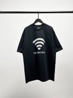 高版本，质量很好！巴黎世家 Balenciaga男女同款Wifi信号爱心短袖T恤！ Wifi信号款 明星郑恺苗苗同款！此款尺码偏大，最小Xs穿到145斤左右！最