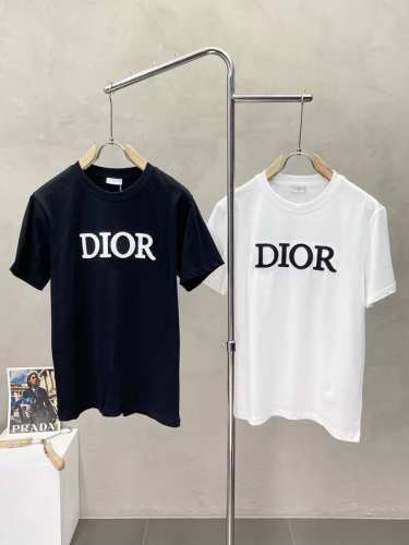 dior迪奥独家专供新款原单男士休闲短袖 高端定制 高端版本 时尚百搭爆款进口面料 手感超柔软细腻 穿着亲肤舒适 高端精品 代工厂P精细做工 上身非常赞 男士必