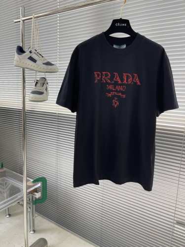 prad 2025夏季新款短袖T恤，特色的刺绣花纹工艺，个性艺术系列全网独家首发 百搭款细节处理完美240克纯棉面料十分精致 原版面料 网红明星同款高版本 高品