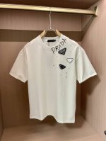 pra D25Ss夏季新款手绘短袖T恤！专柜同步，每一件都是纯手工画制而成.独特的Logo 个性艺术系列全网独家首发 百搭款细节处理完美240克纯棉面料十分精致