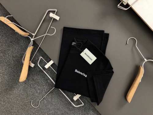 微宽版型S-Xl 最新最顶级版本字母刺绣融合后幅康力印花涂鸦款潮流纯棉短袖，最顶级的品质专柜原单短袖，顶级制作工艺进口面料，专柜款独特设计，采用进口高端订制进口