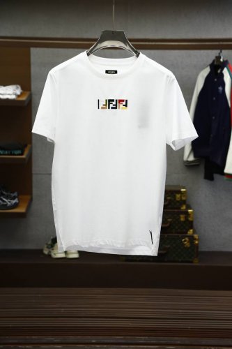 fendi 25春夏新品胸前饰有拼色线迹Triple Ff凸纹刺绣标识短袖T恤，采用定制80支双股丝光棉面料；黑色 白色 M～Xxxl