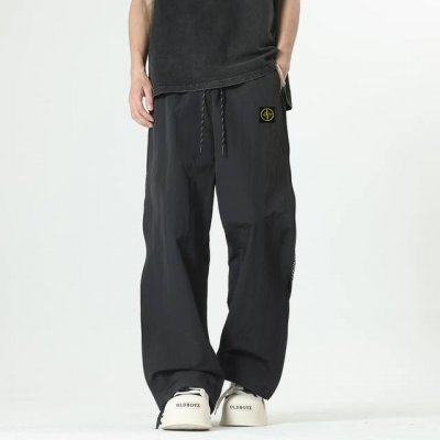 Stone Island 石头岛海外限定拉链冲锋裤，25Ss春秋新款拖地裤 今年最流行面料 上身非常简单帅气有型的一款 男女情侣款都能轻松驾驭. 面料质感非常柔