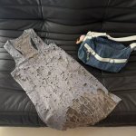 25春夏新款 破坏美学 优秀单品蕾丝双层背心裙 叠搭好物 把蕾丝网格玩出新高度的 做旧 双层的处理展现在棉质织物上 外层剥落感的破碎面料将破碎美学演绎的淋漓尽致