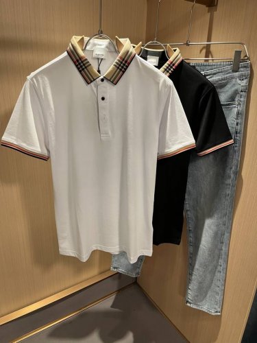 bur*Erry 巴*莉 2025春夏新款男士短袖Polo衫，品牌最新设计元素！既不单调也不复杂,恰到好处的展现品味！客供顶级定制珠地棉面料！舒适吸汗透气根本不