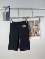 M6 高弹力骑行短裤 59%粘纤 ，23%聚酯纤维 ， 15%聚酰胺， 3%氨纶 轻盈透气，运动无拘 粘纤+聚酯纤维+聚酰胺结合制衣，轻盈舒适透气，柔软亲肤，吸