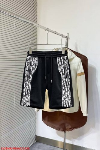 迪奥 2025夏季新款原单专柜休闲短裤，奢华经典品牌原版Logo配饰 专柜热销款 身穿着非常舒适 低调不失奢华 穿出去非常有档次 裤型款式和裁剪亦无需多言 上身