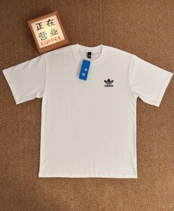 顶端刺绣品质阿迪达斯Adidas 三叶草白色短袖宽松男女同款情侣款 采用抗菌260克新疆长绒棉重磅面料 透气舒适 怎么洗都不起球透气轻柔的短袖，让您穿着舒适一整