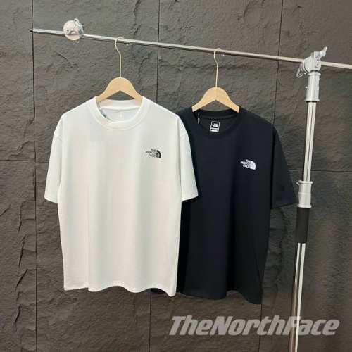The North Face 北面腰果花情侣款短袖T恤，官网热销款 宽松版型 上身百搭显瘦 不挑身材，搭配情侣闺密出行 甄选纯棉280G双纱面料，手感细腻柔软，