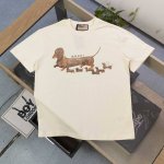 上新 款号：Kc338 高版本 2025新款Gucci古驰小狗群图案Logo印花休闲情侣短袖T恤，独一无二的活性环保面料染色，32支双纱精梳纯棉爽滑手感，纯棉不